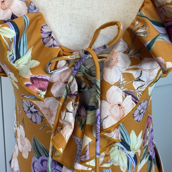 P2F New with tags One Piece Mustard and floral adjustable swimsuit - Picture 4 of 13